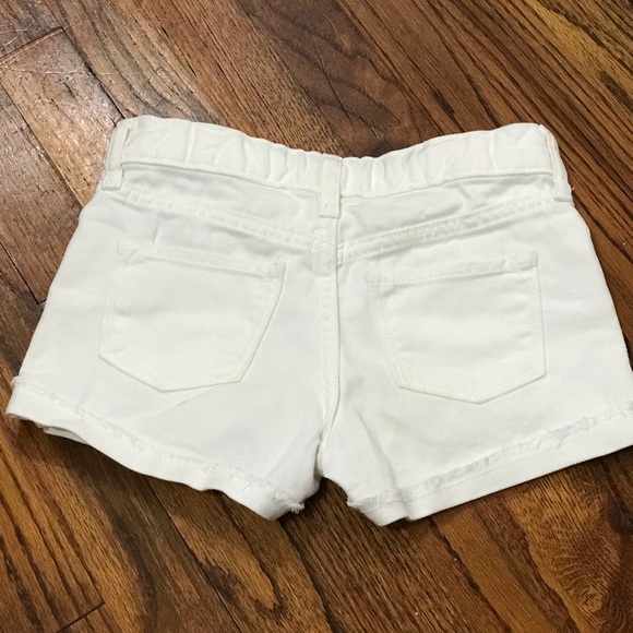 Old Navy White Denim Jean Shorts 
Small 6 / 7 Girls 
Elastic Adjustable Waist - Picture 8 of 11